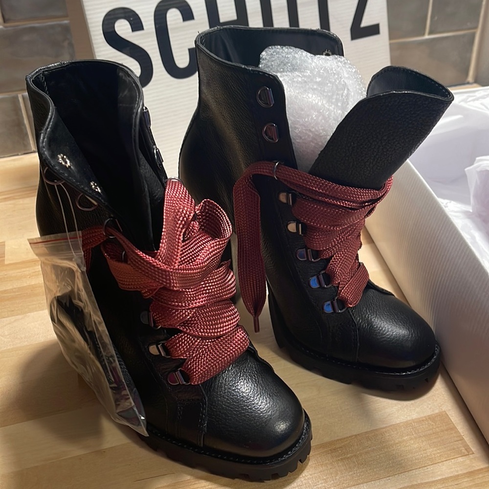 Black brand new never worn boots zara lug sole boots ! 100 💯 authentic,